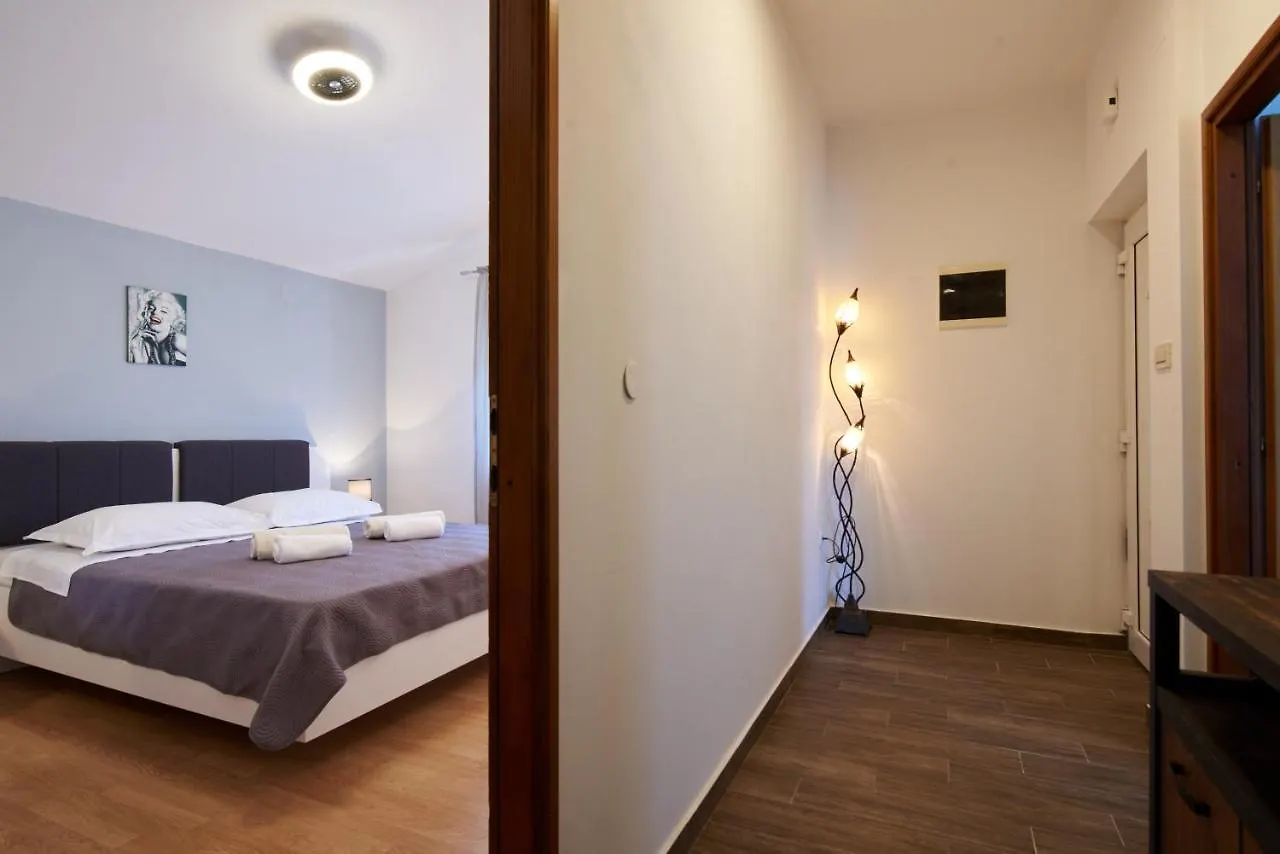 Apartment Ljubica Ljubac  Croatia