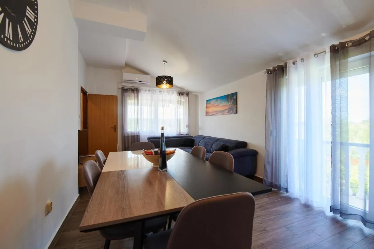 Apartment Ljubica Ljubac  0*, Ljubac (Zadar)
