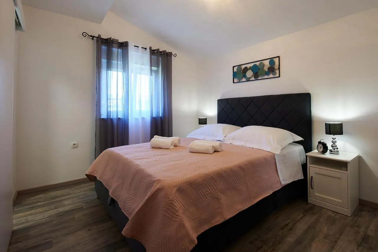 Apartment Ljubica Ljubac  Croatia